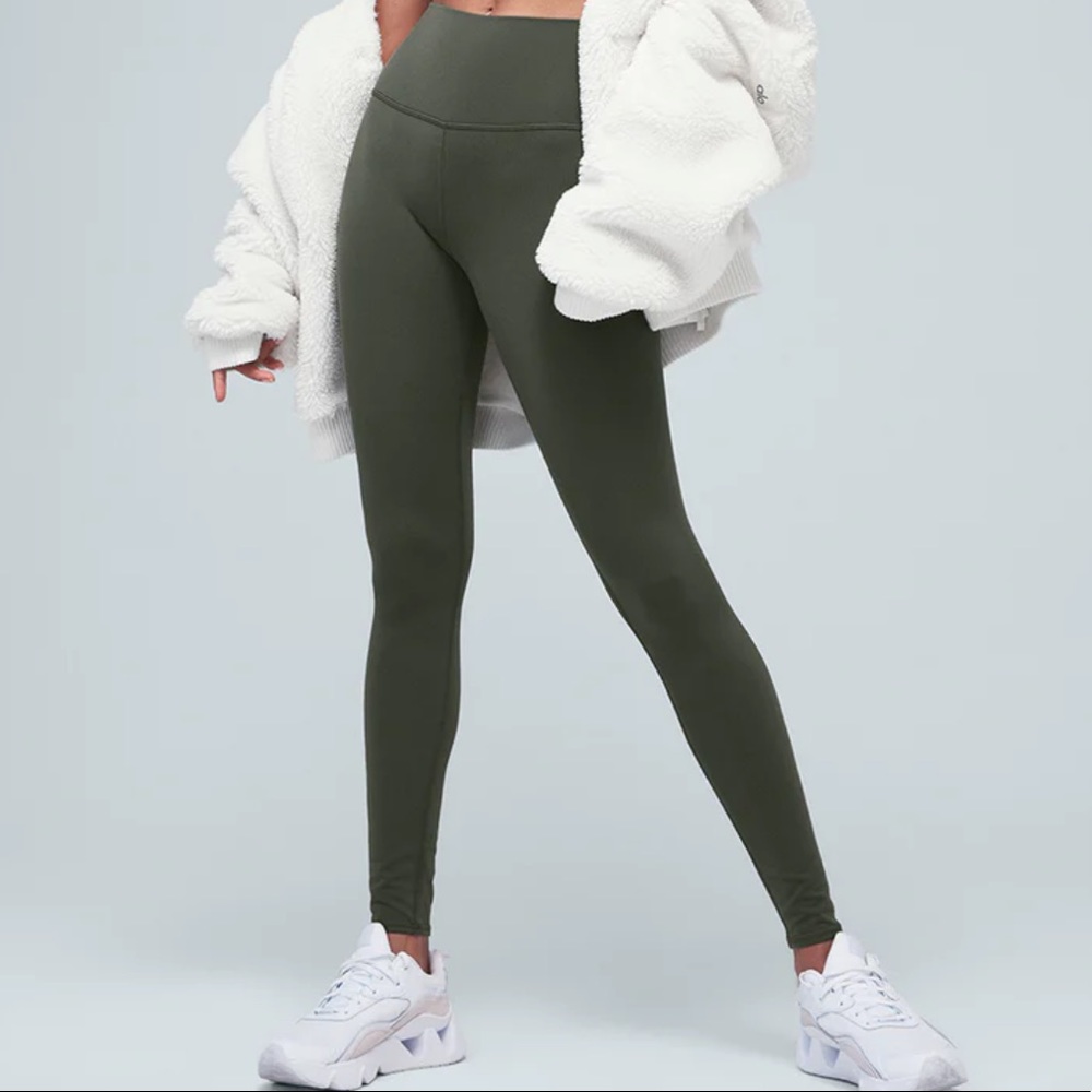 Alo Leggings . Desert Cactus